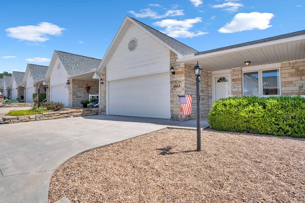 321 E 12th Newton KS 67114