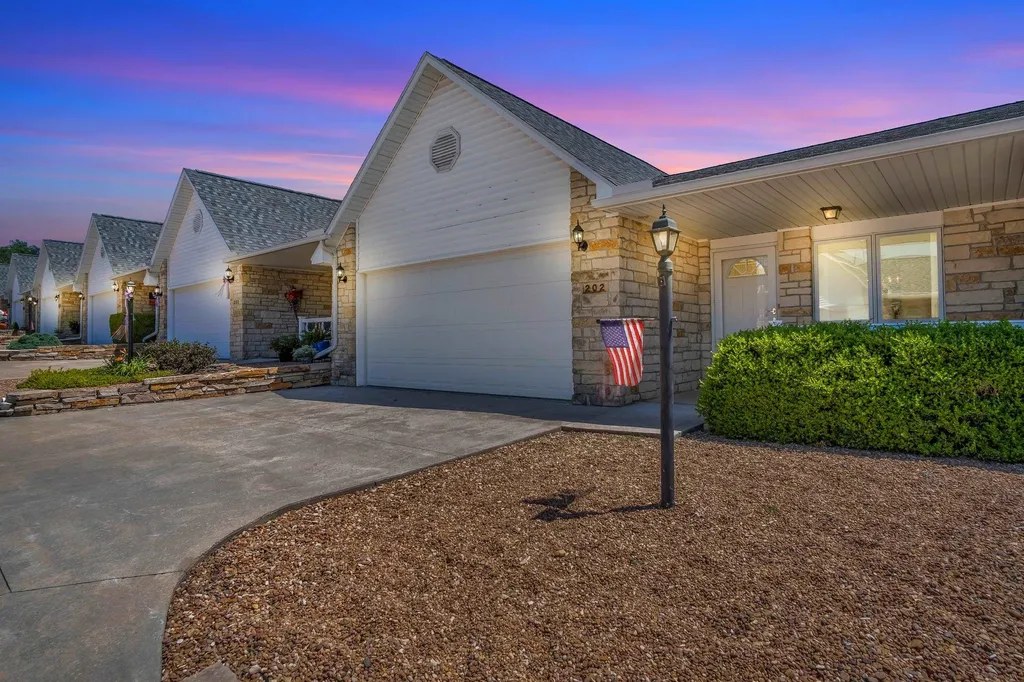 321 E 12th Newton KS 67114