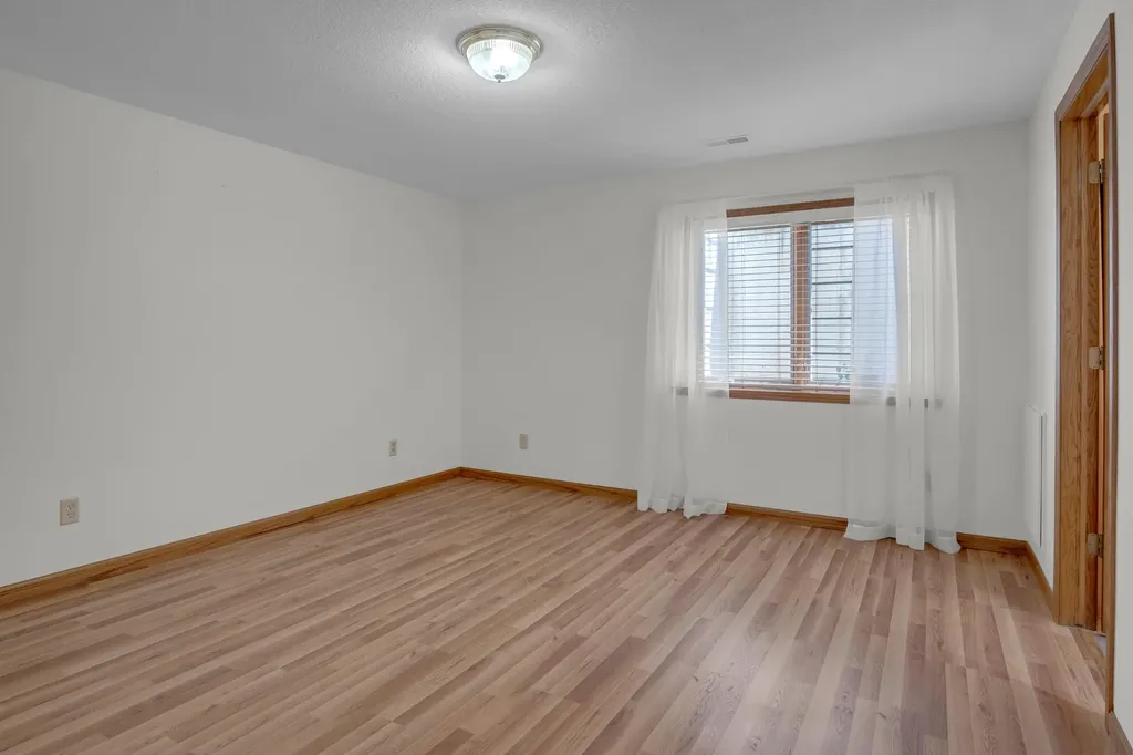 321 E 12th Newton KS 67114