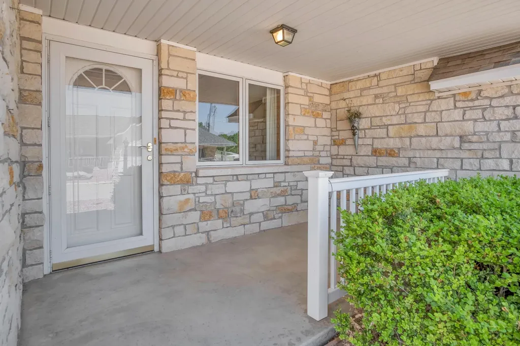321 E 12th Newton KS 67114