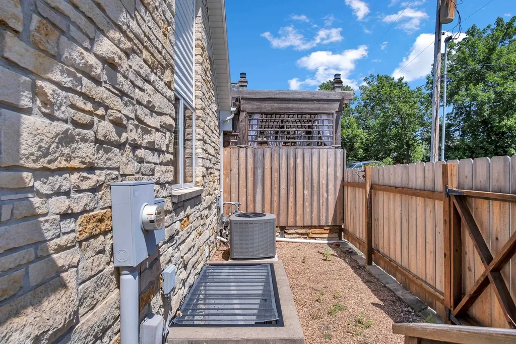 321 E 12th Newton KS 67114