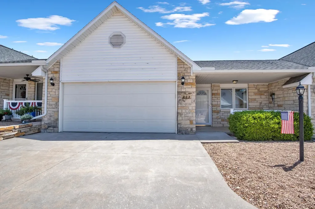 321 E 12th Newton KS 67114