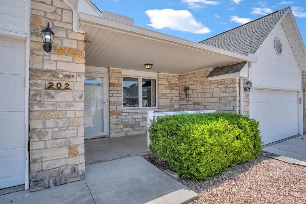 321 E 12th Newton KS 67114
