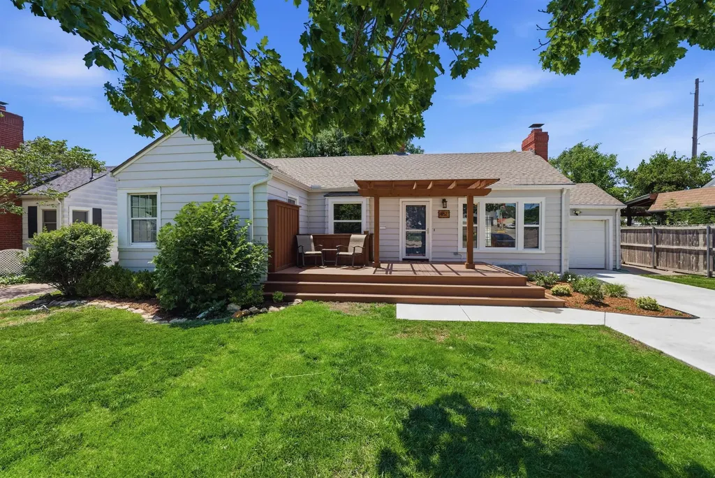 451 N Pinecrest Avenue Wichita KS 67208-4124