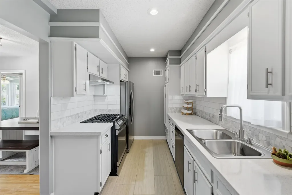 451 N Pinecrest Avenue Wichita KS 67208-4124