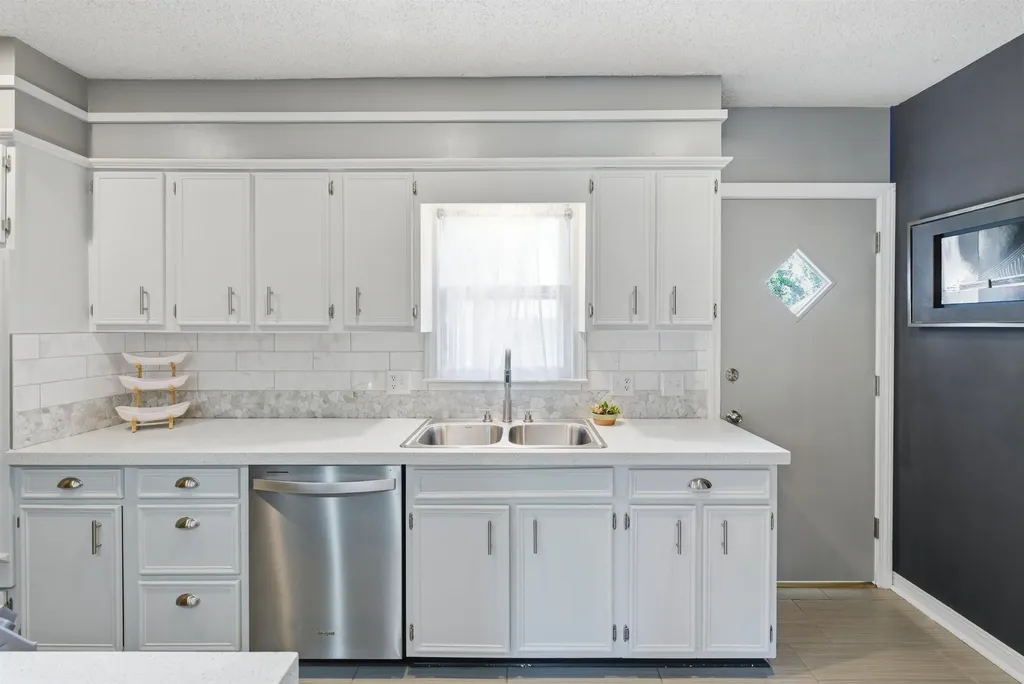 451 N Pinecrest Avenue Wichita KS 67208-4124