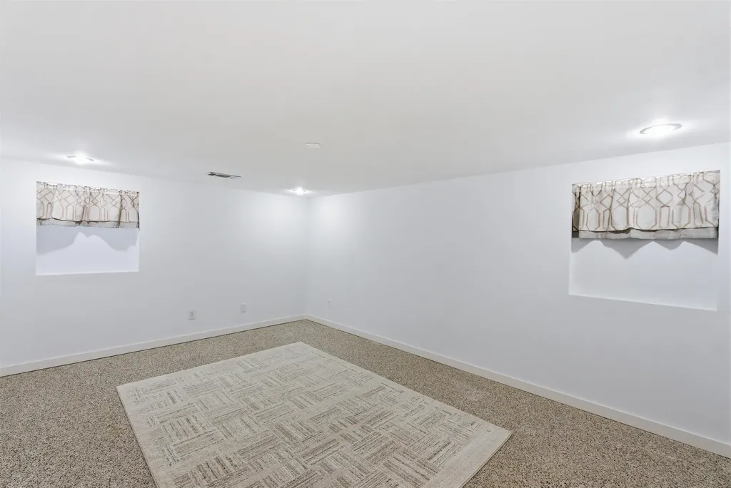 451 N Pinecrest Avenue Wichita KS 67208-4124