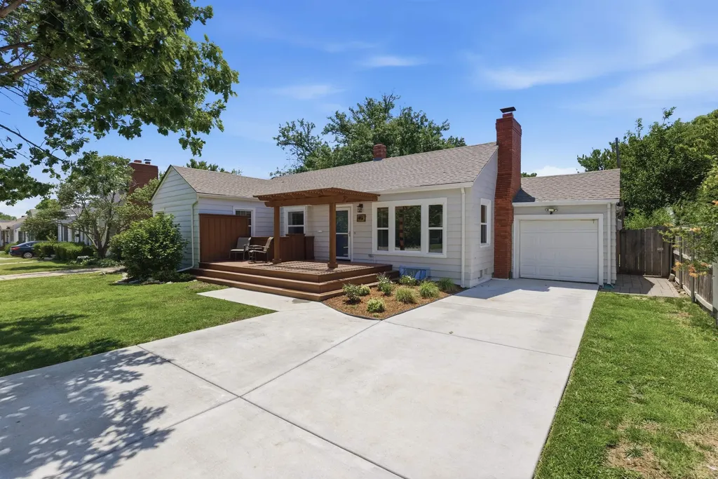 451 N Pinecrest Avenue Wichita KS 67208-4124