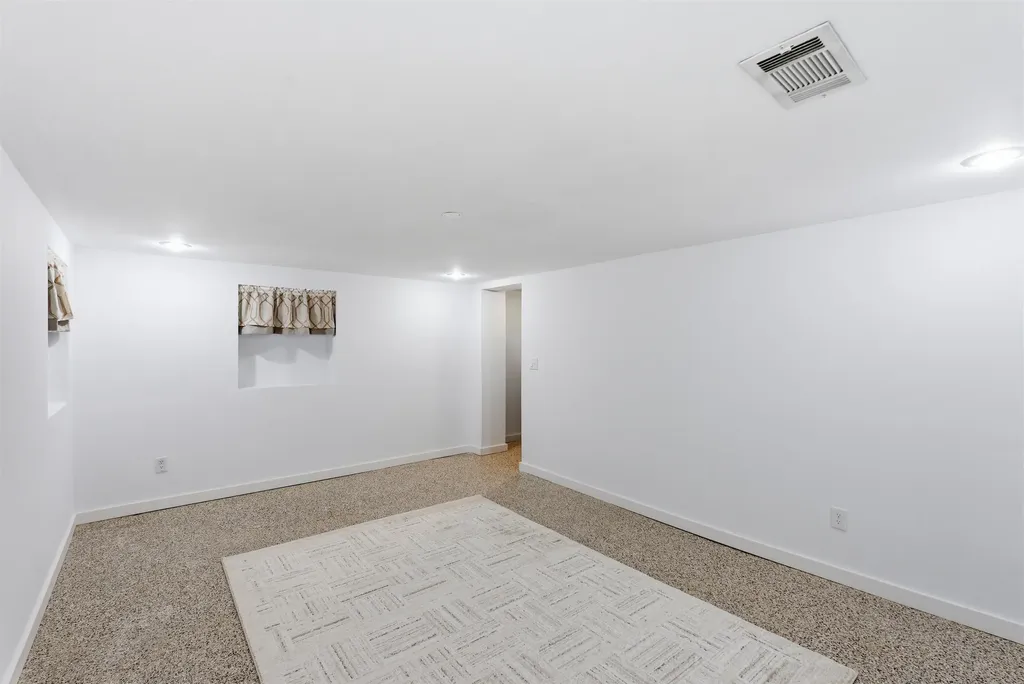 451 N Pinecrest Avenue Wichita KS 67208-4124