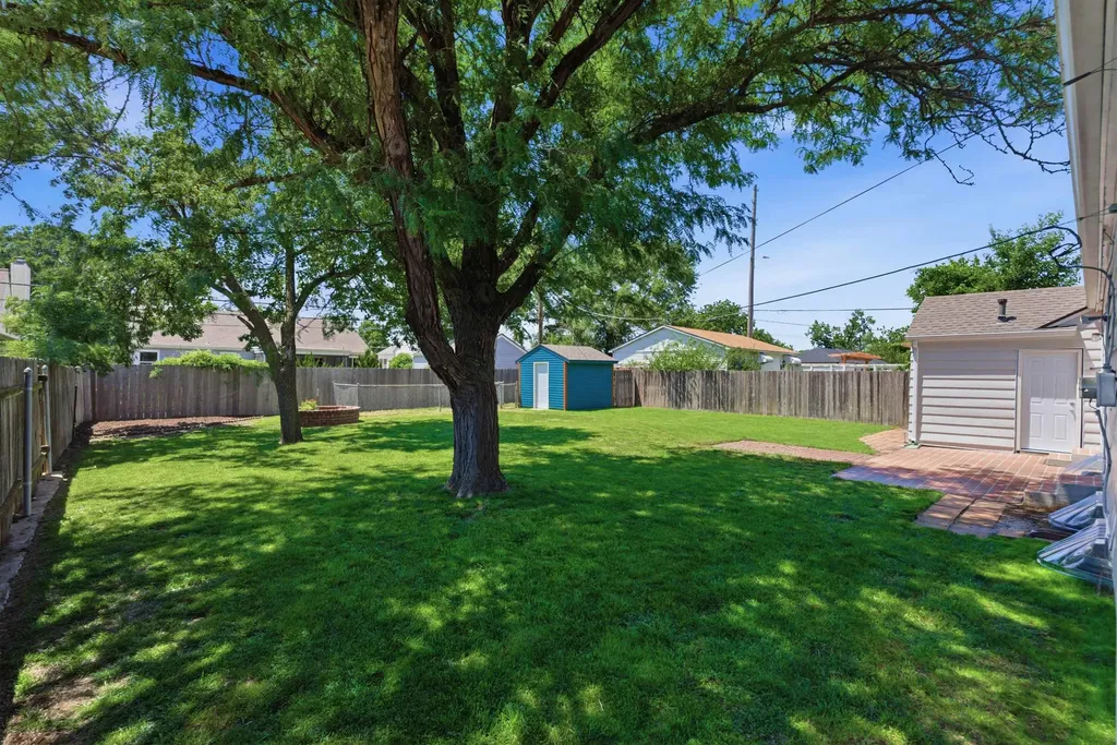 451 N Pinecrest Avenue Wichita KS 67208-4124