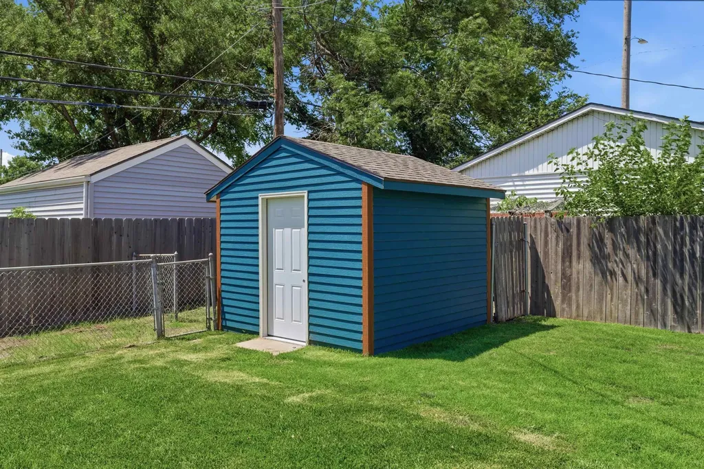451 N Pinecrest Avenue Wichita KS 67208-4124