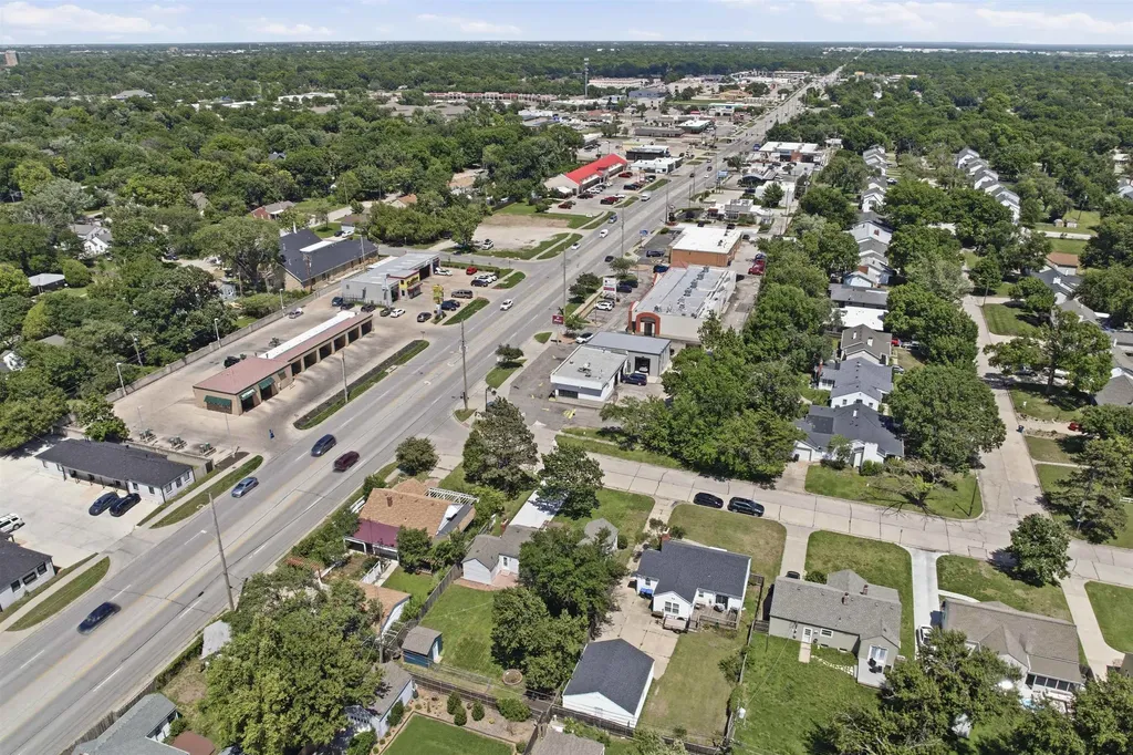 451 N Pinecrest Avenue Wichita KS 67208-4124