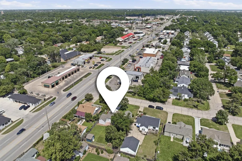 451 N Pinecrest Avenue Wichita KS 67208-4124