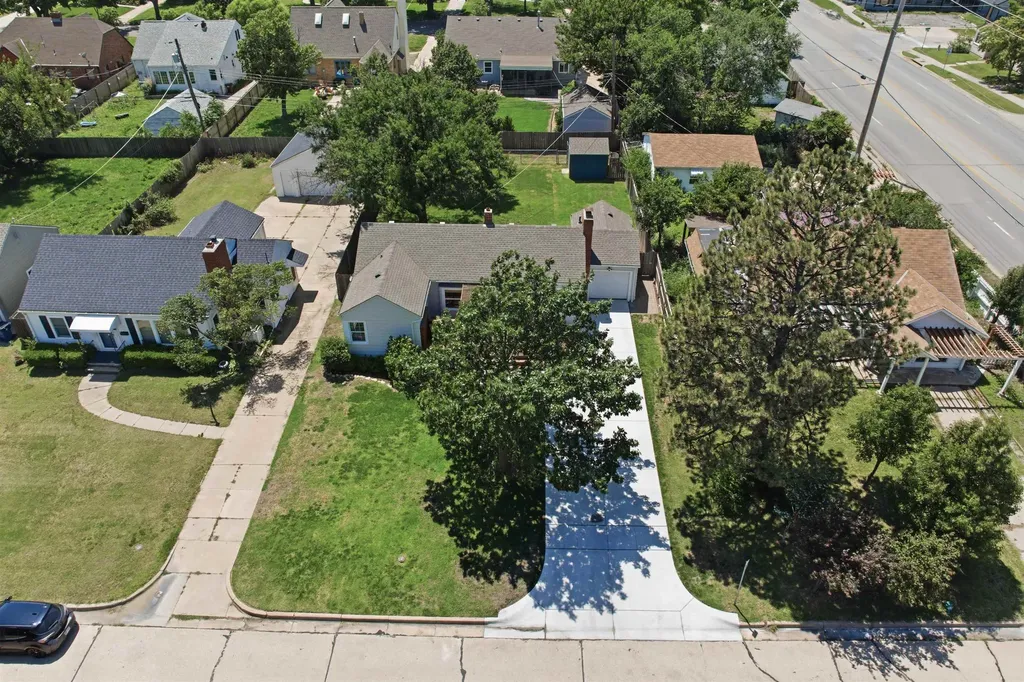451 N Pinecrest Avenue Wichita KS 67208-4124