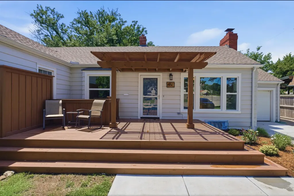 451 N Pinecrest Avenue Wichita KS 67208-4124