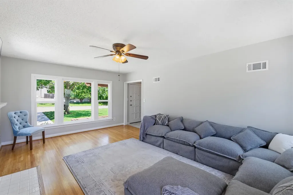451 N Pinecrest Avenue Wichita KS 67208-4124