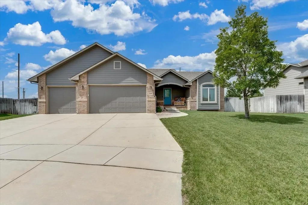 1269 N Forestview Court Wichita KS 67235