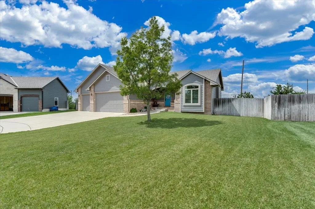 1269 N Forestview Court Wichita KS 67235