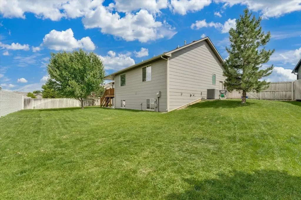 1269 N Forestview Court Wichita KS 67235