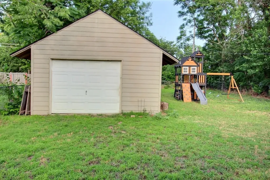 2322 S Palisade Wichita KS 67213