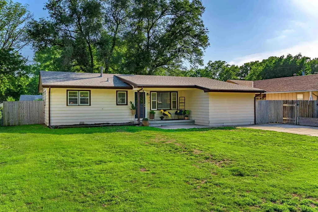 1339 N El Paso Drive Derby KS 67037