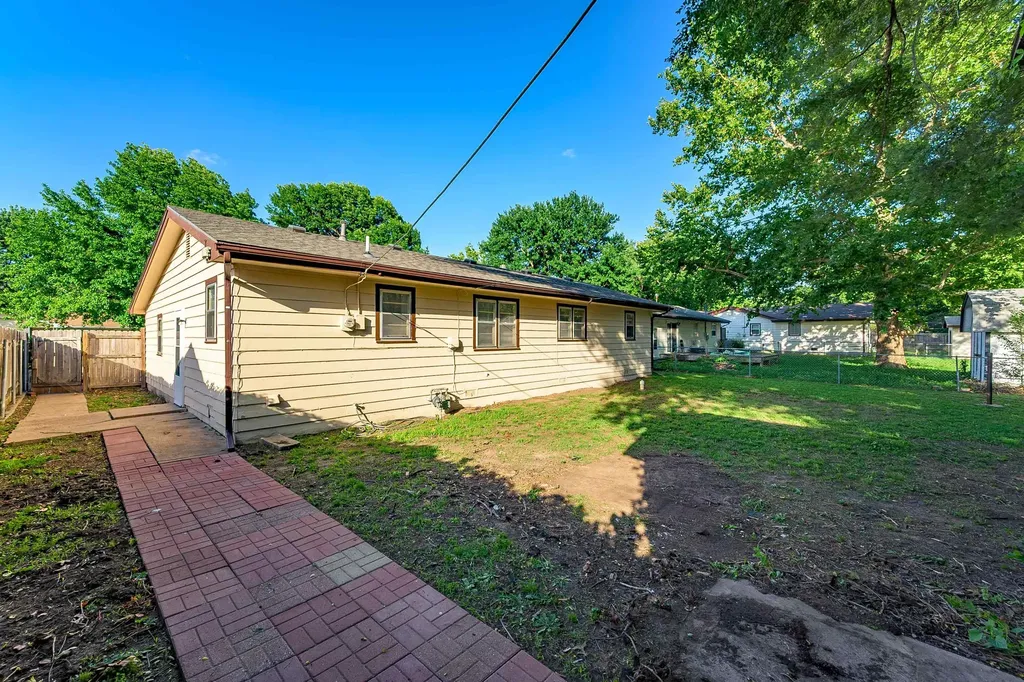 1339 N El Paso Drive Derby KS 67037