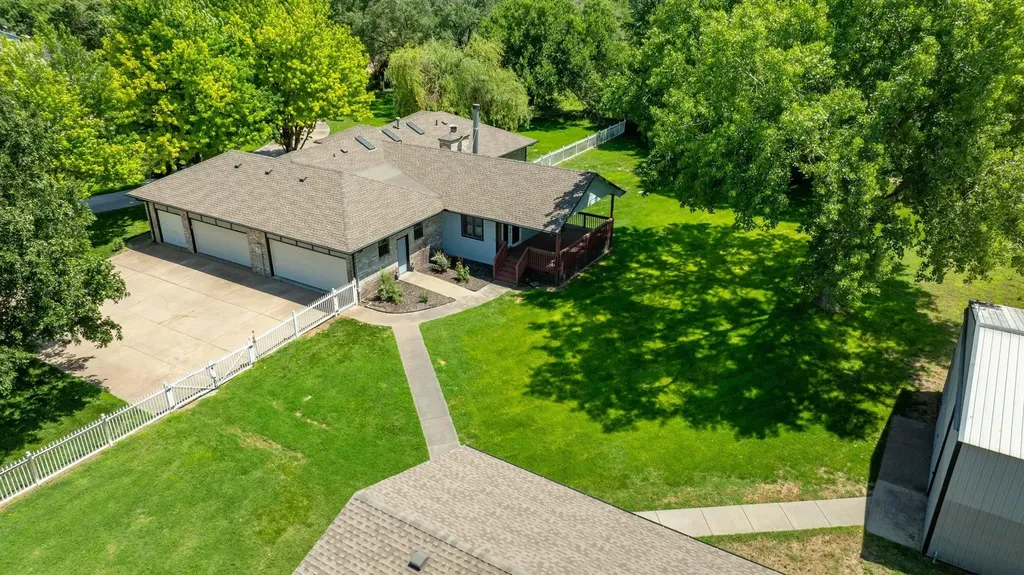 8425 S Lulu Avenue Haysville KS 67060