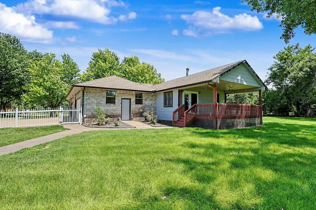 8425 S Lulu Avenue Haysville KS 67060