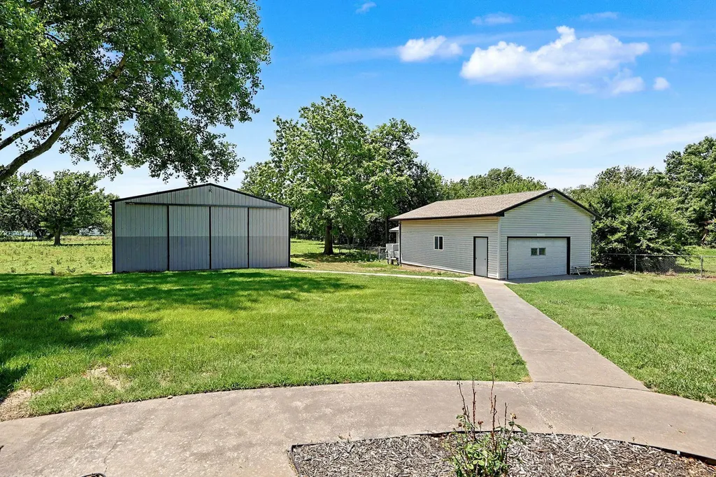 8425 S Lulu Avenue Haysville KS 67060