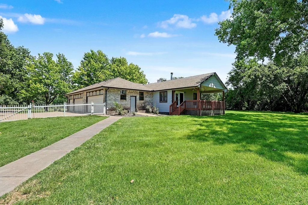 8425 S Lulu Avenue Haysville KS 67060