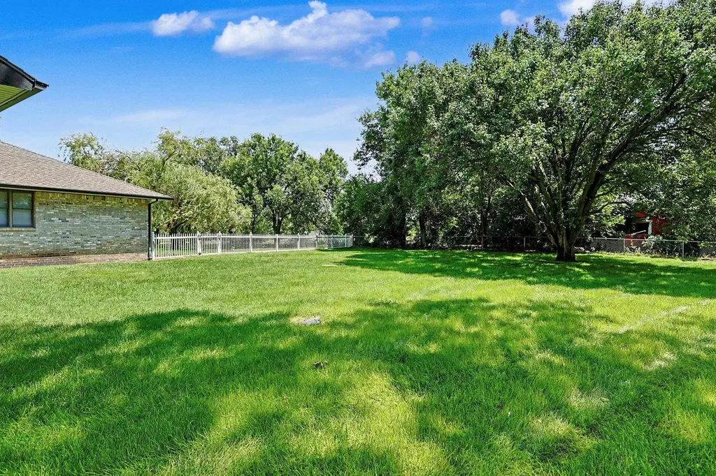 8425 S Lulu Avenue Haysville KS 67060
