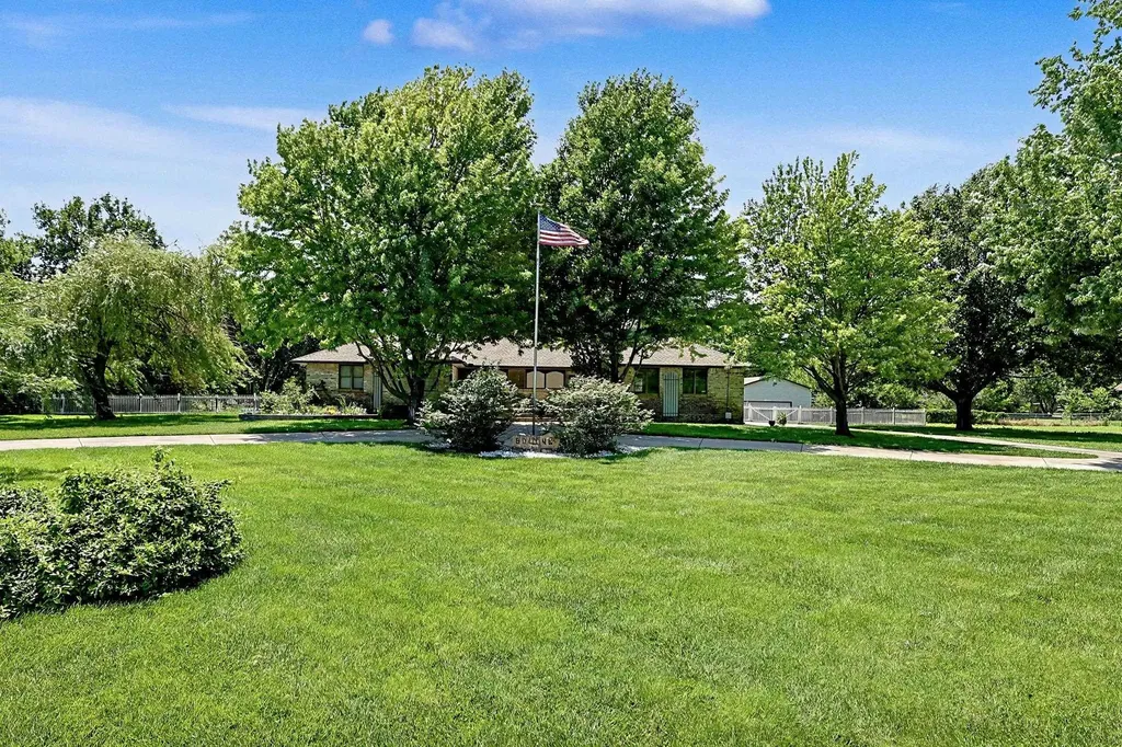 8425 S Lulu Avenue Haysville KS 67060
