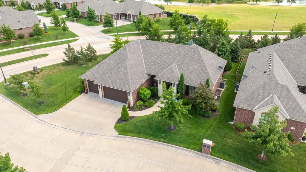 1607 N Red Oaks Wichita KS 67206