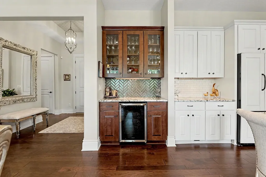 1607 N Red Oaks Wichita KS 67206