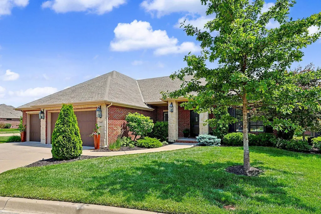 1607 N Red Oaks Wichita KS 67206