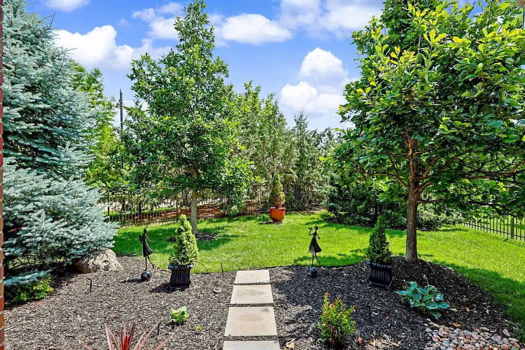 1607 N Red Oaks Wichita KS 67206