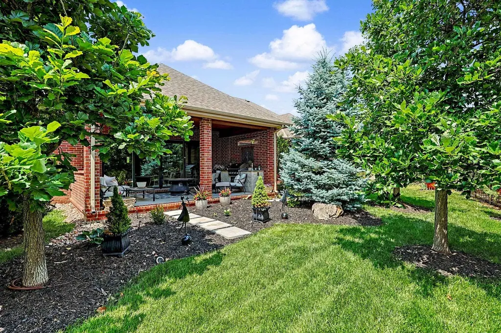 1607 N Red Oaks Wichita KS 67206