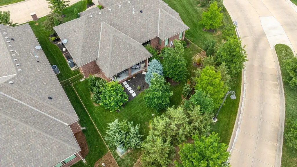1607 N Red Oaks Wichita KS 67206