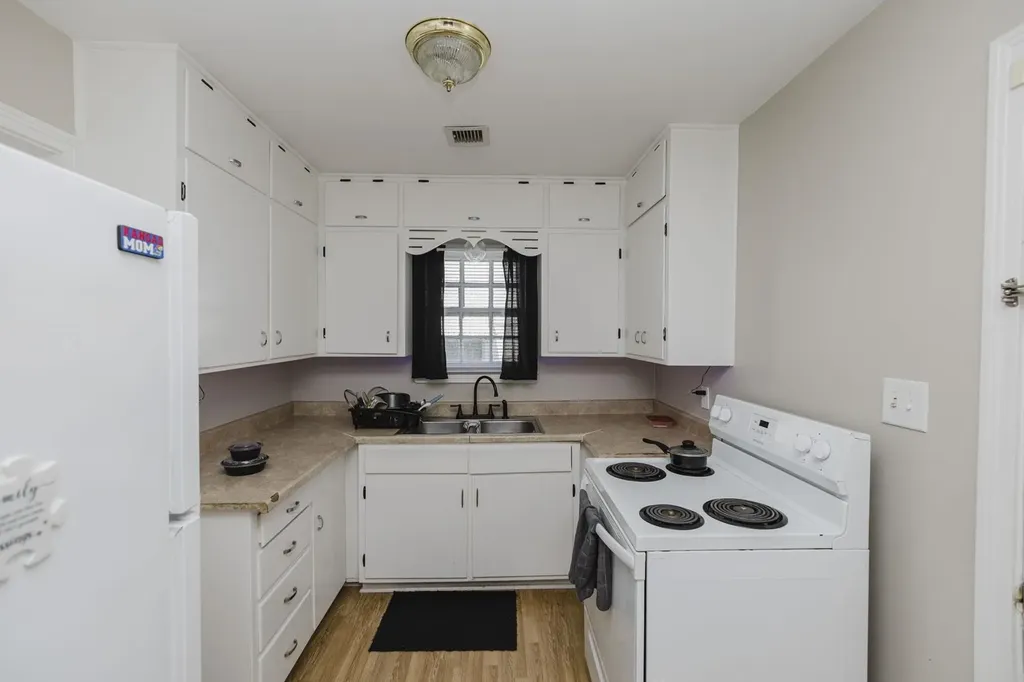 636 S Pinecrest Wichita KS 67218