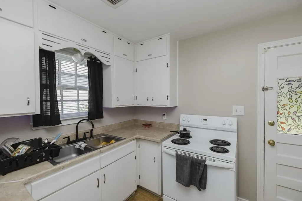 636 S Pinecrest Wichita KS 67218