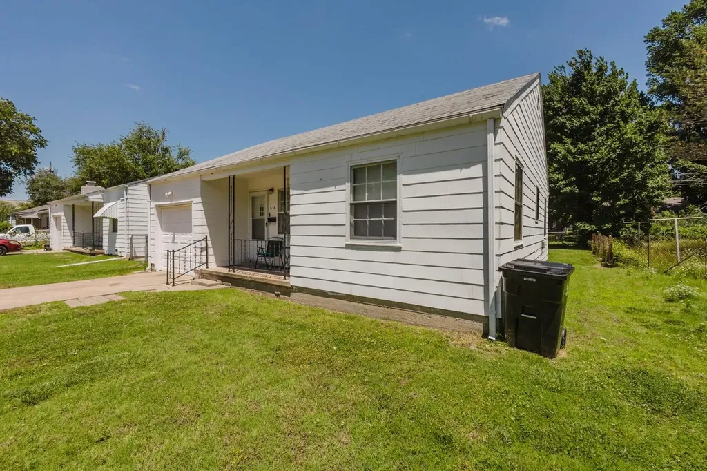 636 S Pinecrest Wichita KS 67218