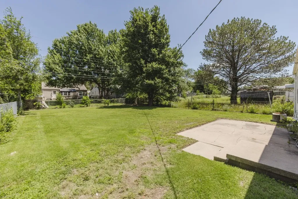 636 S Pinecrest Wichita KS 67218