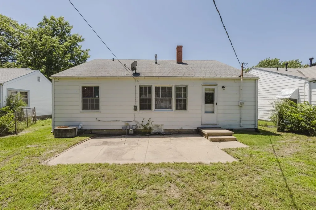 636 S Pinecrest Wichita KS 67218