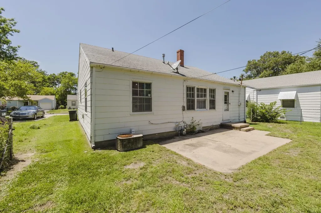 636 S Pinecrest Wichita KS 67218