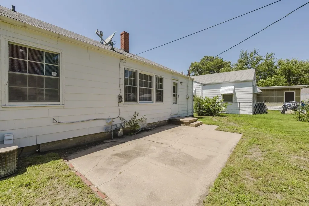 636 S Pinecrest Wichita KS 67218