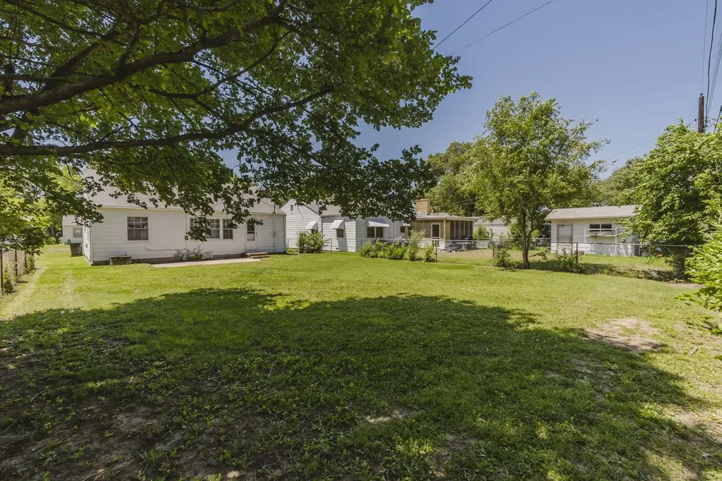 636 S Pinecrest Wichita KS 67218