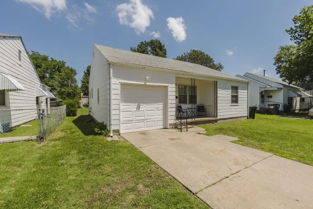 636 S Pinecrest Wichita KS 67218