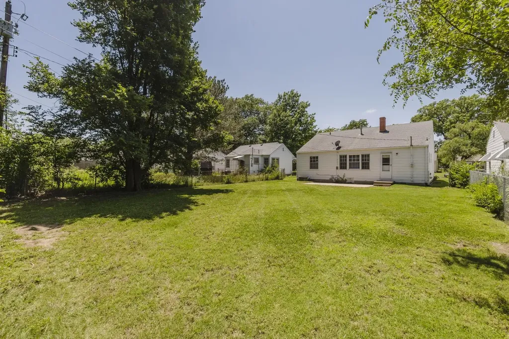 636 S Pinecrest Wichita KS 67218