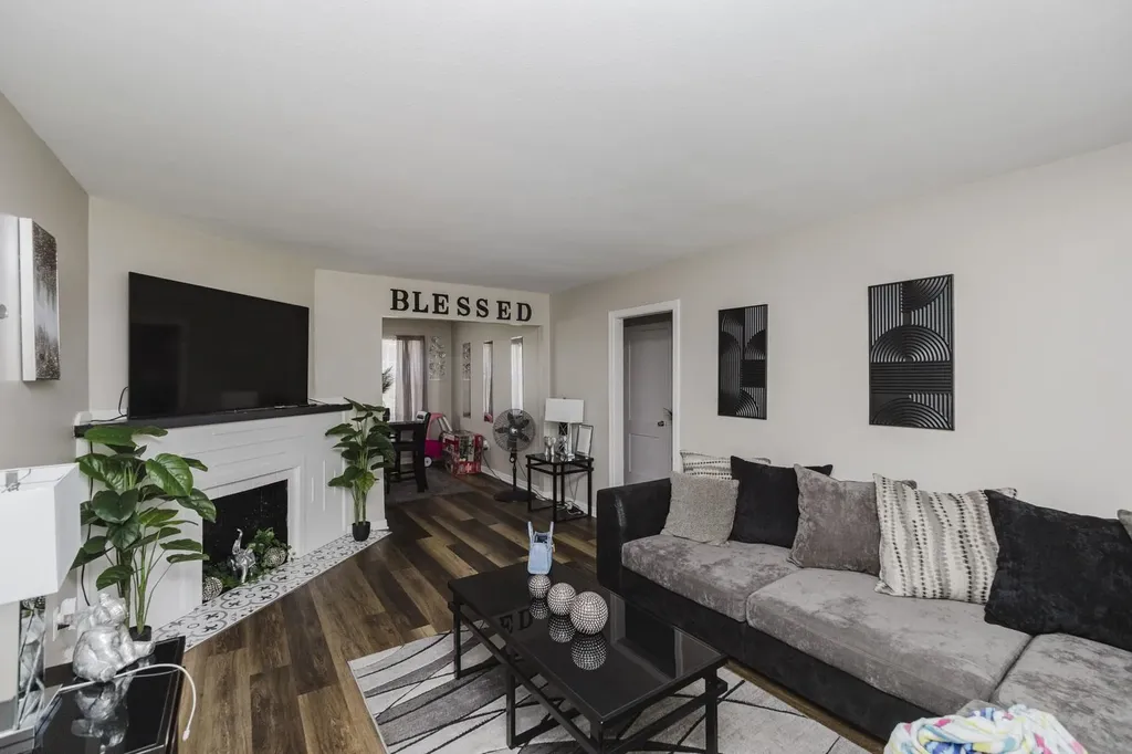 636 S Pinecrest Wichita KS 67218