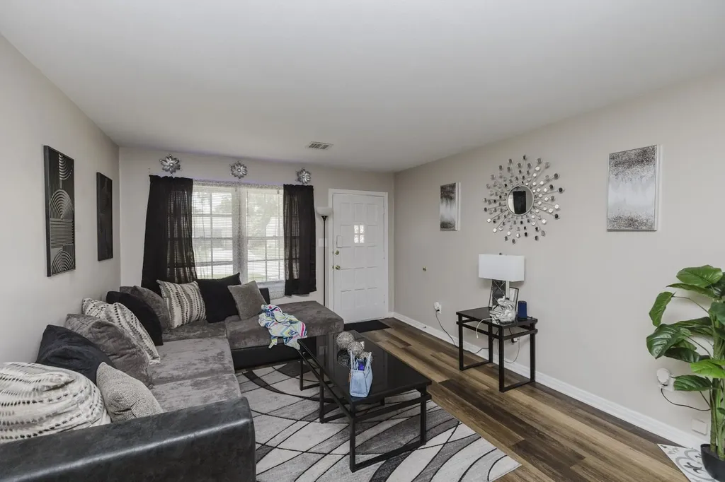 636 S Pinecrest Wichita KS 67218